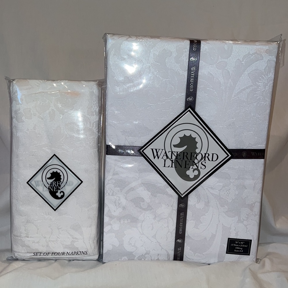 Waterford Linens Tablecloth and Set of 4 matching Napkins